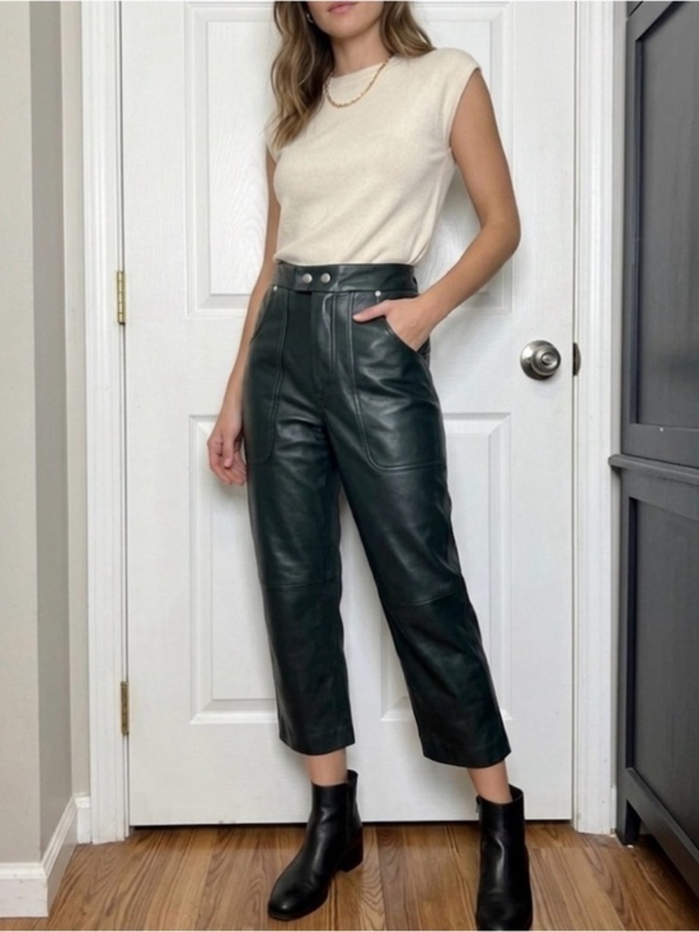 NWOT Blank Nyc Women's 26 The Baxter Rib Cage Black Faux Leather Cropped Pants 2